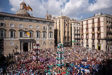 Son torres humanas normalmente erigidas durante las festividades locales de los pueblos y ciudades de Catalu?a. La tcnica de formacin de los castells se transmite tradicionalmente de generacin en generacin.