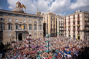 Son torres humanas normalmente erigidas durante las festividades locales de los pueblos y ciudades de Cataluña. La técnica de formación de los castells se transmite tradicionalmente de generación en generación.