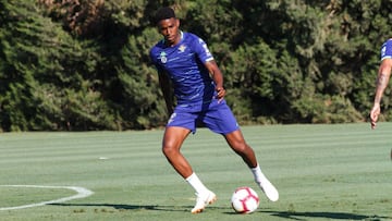 J&uacute;nior Firpo, durante un entrenamiento.