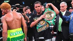 Devin Haney celebra su victoria ante Alfredo Santiago.