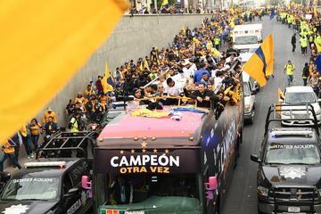 El equipo campeón del Apertura 2017 desfiló por las calles de la ciudad de Monterrey tras la obtención del título tras derrotar a Rayados.