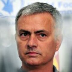 Mou ataca a Wenger: "Una Copa en 9 años, es un gran momento"