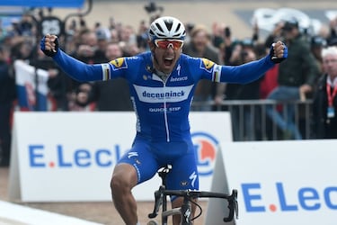 La París Roubaix 2021, la 118 edición, se celebrará 903 días, unos dos años y medio después de su última edición, la de 2019, que se llevó el belga Philippe Gilbert en abril. La pandemia obligó a cancelar la edición de 2020 y a retrasar esta de 2021 desde el segundo domingo de abril, ubicación clásica, hasta este mes de octubre. Hasta la aparición de la pandemia, la carrera no había faltado a la cita desde la I Guerra Mundial (no se celebró desde 1915 hasta 1918) y la II Guerra Mundial (desde 1940 a 1942).