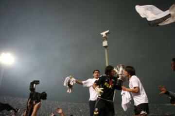 Claudio Bravo celebró la obtención del Apertura 2006 con Colo Colo