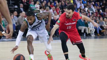 Lluís Costa pelea con Shannon Evans