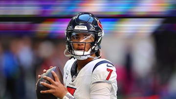 ATLANTA, GEORGIA - OCTOBER 08: C.J. Stroud #7 of the Houston Texans warms up before the game against the Atlanta Falcons at Mercedes-Benz Stadium on October 08, 2023 in Atlanta, Georgia.   Kevin C. Cox/Getty Images/AFP (Photo by Kevin C. Cox / GETTY IMAGES NORTH AMERICA / Getty Images via AFP)