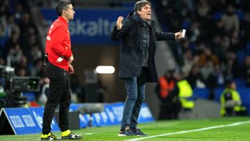 SAN SEBASTIAN, SPAIN - FEBRUARY 05: Pacheta, Head Coach of Real Valladolid CF, reacts during the LaLiga Santander match between Real Sociedad and Real Valladolid CF at Reale Arena on February 05, 2023 in San Sebastian, Spain. (Photo by Juan Manuel Serrano Arce/Getty Images)