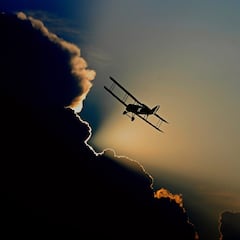 Envejecemos más despacio cuando viajamos en avión: esta es la explicación