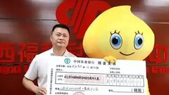 ‘Mr. Li’, el hombre que acudió disfrazado a cobrar la lotería y se lo ocultó a su familia