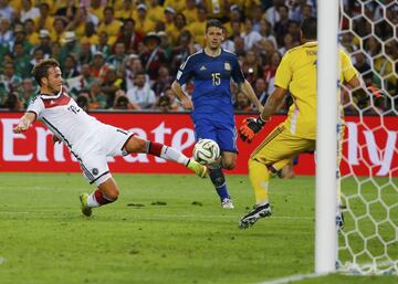 1-0. Mario Goetze anota el primer gol.