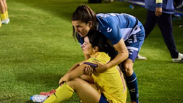 Scarlett Camberos of America and Andrea Pereira of Pachuca during the Great-Final second leg match between America and Pachuca as part of the Torneo Clausura 2025, Liga MX Femenil at Ciudad de los Deportes Stadium on May 12, 2025 in Mexico City, Mexico.