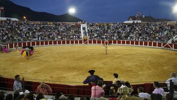 El Ayuntamiento de Santoña ha adjudicado el uso y explotación de la plaza de toros del municipio a Circuitos Taurinos SL, una medida que, según el Consistorio, supone un ahorro de 36.000 euros
AYUNTAMIENTO DE SANTOÑA (Foto de ARCHIVO)
08/09/2011