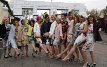 Grand National: Ladies' Day elegance from Aintree