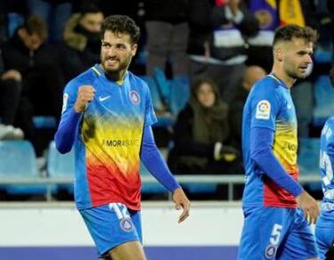 Si Christos Albanis tuvo el honor de ser el jugador de la jornada, su compañero Sinan Bakis se llevó el premio al mejor gol. En su jugada se fue de tres defensores antes de poner la pelota en la escuadra, con un lanzamiento desde fuera del área.
