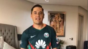 Moisés Muñoz fue a apoyar al América con la nueva playera