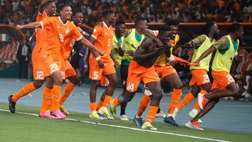 Soccer Football - Africa Cup of Nations - Quarter Final - Mali v Ivory Coast - Stade de la Paix, Bouake, Ivory Coast - February 3, 2024 Ivory Coast's Oumar Diakite celebrates scoring their second goal with teammates REUTERS/Luc Gnago