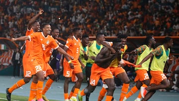 Soccer Football - Africa Cup of Nations - Quarter Final - Mali v Ivory Coast - Stade de la Paix, Bouake, Ivory Coast - February 3, 2024 Ivory Coast's Oumar Diakite celebrates scoring their second goal with teammates REUTERS/Luc Gnago