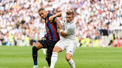 Toni Kroos of Real Madrid Cf (L) battles for the ball with Raphinha Dias of FC Barcelona (R) during a match between Real Madrid v FC Barcelona as part of LaLiga in Madrid, Spain, on October 16, 2022. (Photo by Alvaro Medranda/NurPhoto via Getty Images)