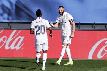 Benzema celebrando su gol, el primero para el Real Madrid