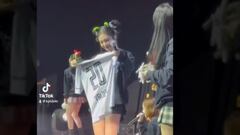 Famosa artista recibe camiseta de Colo Colo y Jaime Valdés responde de manera espectacular