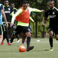 Nacional con mediocampo de Selección: Aldo, Mac y Valencia