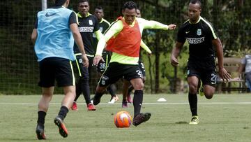 Nacional con mediocampo de Selección: Aldo, Mac y Valencia