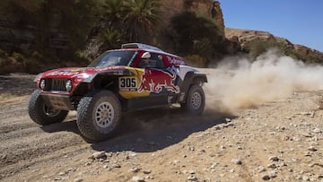 Haradh (Saudi Arabia), 14/01/2020.- Spanish driver Carlos Sainz of the Bahrain JCW X-Raid Team in action during stage nine of the Rally Dakar 2020 between Wadi Al-Dawasir and Haradh, Saudi Arabia, 14 January 2020. (Bahrein, Arabia Saudita) EFE/EPA/ANDRE PAIN