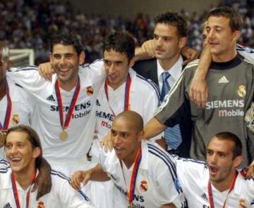El 30 de agosto de 2002 Raúl ganó su primera Supercopa de Europa cuando el Real Madrid venció 3:1 al Feyenoord Rotterdam 