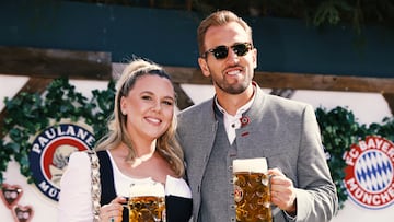 Harry Kane y Katie Goodland durante la fiesta del Oktoberfest celebrado en Munich.