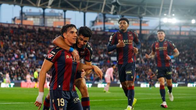 El Levante sueña, el Oviedo se hunde