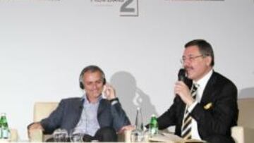 <b>NUEVO ACTO. </b>Mourinho, ayer en el Marriott de Ankara, donde dio otra conferencia en su visita a Turquía.
