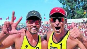 <b>TERCEROS. </b>Herrera (2) y Gavira viven su luna de miel deportiva.