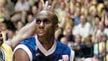 Bennett reaparece en el Tau.