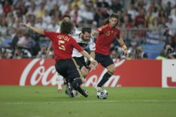 29 de junio de 2008. Final de la Eurocopa de Austria y Suiza entre Alemania y España. Metzelder y Sergio Ramos.