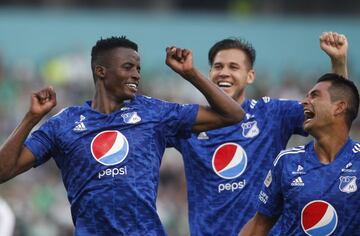 Jader Valencia celebra uno de sus goles