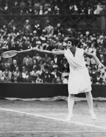 Ha conseguido proclamarse 5 veces Campeona del Open de Australia en 1925, 1926, 1928, 1929, 1930
