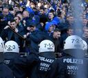 Pelea entre ultras del Schalke y la Policía alemana en Dortmund