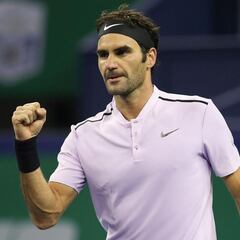 Federer supreme, Dimitrov prevails in Rotterdam