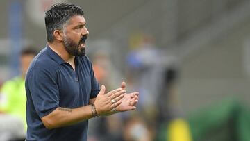 Genaro Gattuso anima al equipo en el partido ante el Inter.