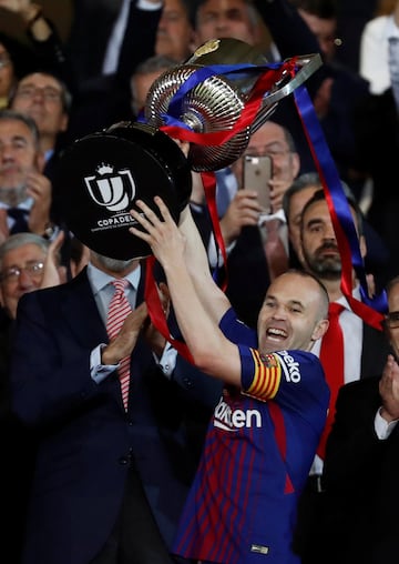 Andrés Iniesta con Copa del Rey.