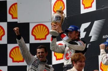 Pedro Martínez de la Rosa es junto a Alfonso de Portago y Fernando Alonso uno de los tres españoles que han alcanzado el podium en la Fórmula 1 (en su caso, en el Gran Premio de Hungría de 2006).