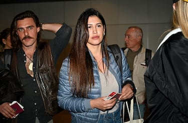 Gabriela Guillén en el Aeropuerto Adolfo Suárez Madrid-Barajas para viajar a Honduras.