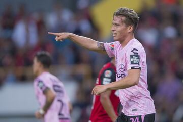 El mediocampista mexicano es titular indiscutible y sus números se encuentran a la altura de Orbelín Pineda con dos anotaciones y tres pases para gol.