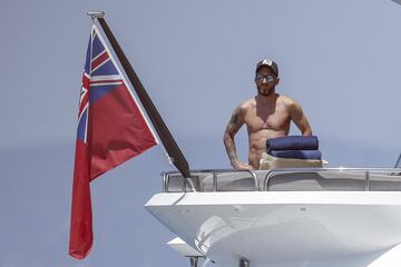 La familia Messi-Roccuzzo disfruta de unas id¨ªlicas vacaciones a bordo de un c¨®modo barco por las costas de las Islas Pitiusas.