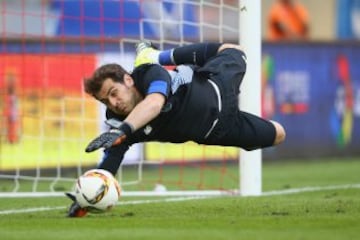 Iker Casillas es uno de los mejores porteros por su trayectoria, títulos, regularidad y actuaciones para la memoria. Está considerado como el mejor portero del mundo desde el último lustro por la FIFA y la UEFA, a través de sus galardones XI Mundial FIFA/FIFPro y Equipo del año UEFA. La IFFHS también lo ha elegido durante cinco años consecutivos mejor guardameta del mundo, de 2008 a 2012.6 Así mismo ha sido incluido ininterrumpidamente desde 2007, en la lista final de candidatos al Balón de Oro.