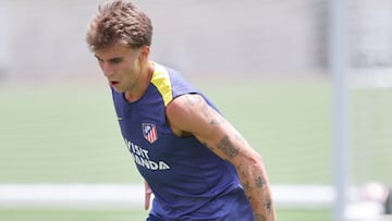 Pablo Barrios, en el primer entrenamiento del Atlético en Los Ángeles.