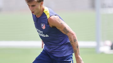 Pablo Barrios, en el primer entrenamiento del Atlético en Los Ángeles.