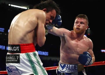 El dominio aplastante de Canelo sobre Chávez Jr. en imágenes