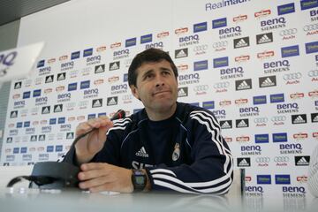 Tras su paso por el Castilla, se hizo cargo de la primera plantilla tras la destitución de Luxemburgo. Finalizó la temporada sin títulos.