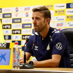 Luis García pide ser “muy precisos “ y tomar decisiones para romper los bloques bajos